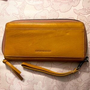 NWOT Lucky Brand genuine leather zip around wristlet